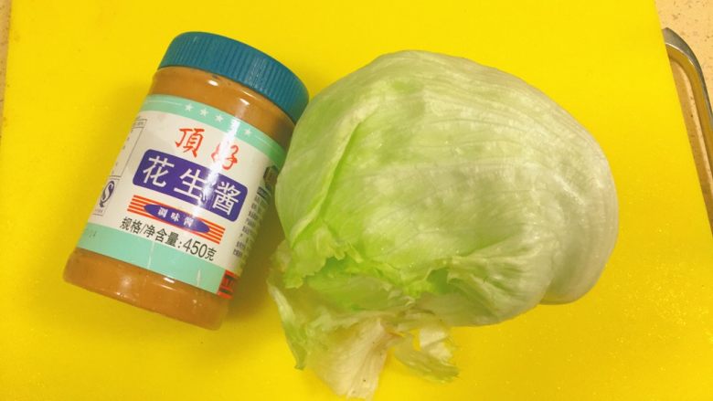 懒人快手实用系列★花生酱拌西生菜,准备的主要食材,只有这男女主角各一,呵呵。