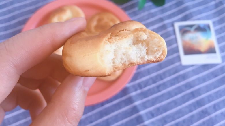 脆皮小点心,咬一口外脆里软,伴有黄油的香味
