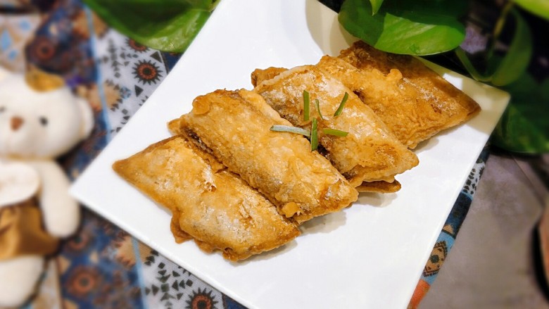 家常干炸带鱼,炸的时候都忍不住吃了,小心烫哦