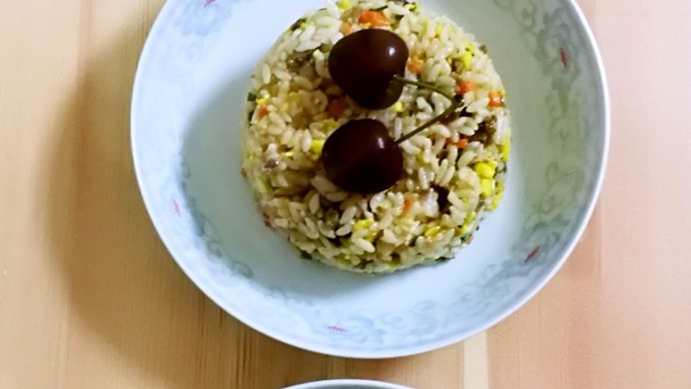 牛肉虾仁蛋炒饭,我做的是3人份的量！自己按照人数调整材料用量！