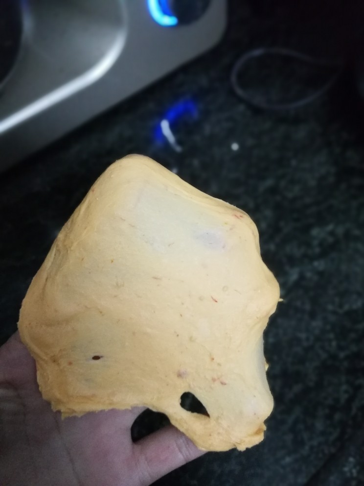 枸杞养生面包,检查一下,可以拉出大片的膜