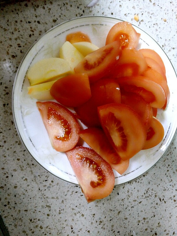 健康意大利面,<a style='color:red;display:inline-block;' href='/shicai/ 591'>苹果</a>.<a style='color:red;display:inline-block;' href='/shicai/ 3551'>西红柿</a>切块