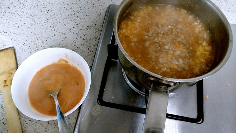 健康意大利面,等锅开将浮未滤去，盖上锅盖煮5分钟