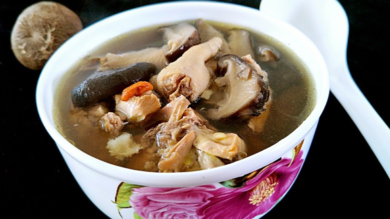 花菇炖鸡汤🐔