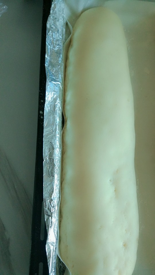 全麦肉松棒棒,全部做好后,放入发酵箱,发酵2小时。注意,发酵温度控制在30度,湿度60%,没有发酵箱的可以用更换热<a style='color:red;display:inline-block;' href='/shicai/ 156925'>水</a>的方法控制湿度。