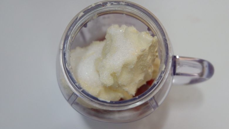 草莓奶酪布丁,20-30g白砂糖,根据草莓的酸甜度自己调整