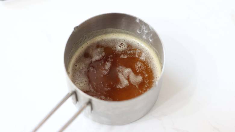 酸酸甜甜就是你——莓果费南雪 ,颜色变成浅棕色啦,可以闻到明显不同的独特香气