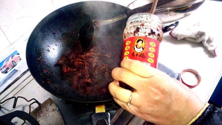 陈皮牛肉=》业内资深吃货小伙伴良心推荐,到汤汁几乎收干时,放一点点<a style='color:red;display:inline-block;' href='/shicai/ 10084'>老干妈</a>。