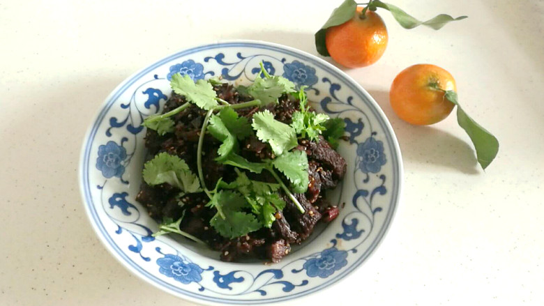 陈皮牛肉=》业内资深吃货小伙伴良心推荐,出锅,放上<a style='color:red;display:inline-block;' href='/shicai/ 131'>香菜</a>点缀。