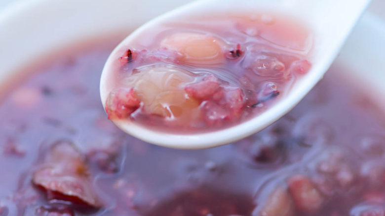 腊八粥,不仅腊八,平时也经常早上煮一锅这样粥,各种食材一起,不仅好吃,也滋补身体,全家人都适合。