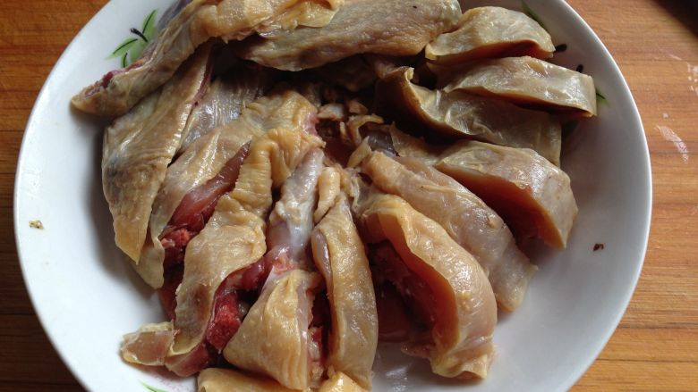 超级好吃――麻辣爆炒腊鸡,再改刀成小块
