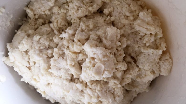 纯手工豆腐皮,沥干豆浆的豆渣不要,你也可以留下来做个豆渣饼之类的。