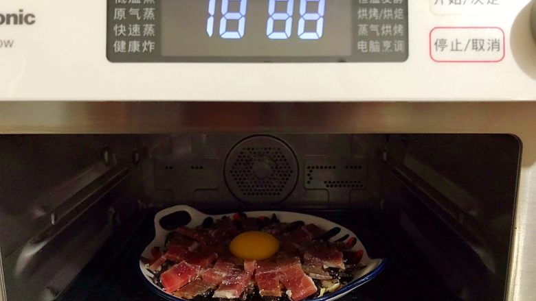 火树银花~火腿酱肉豆干蒸鸡蛋,放入蒸箱,水箱放满水