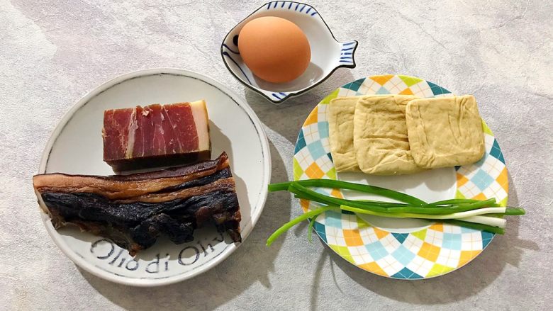 火树银花～火腿酱肉豆干蒸鸡蛋,首先我们准备好所有食材