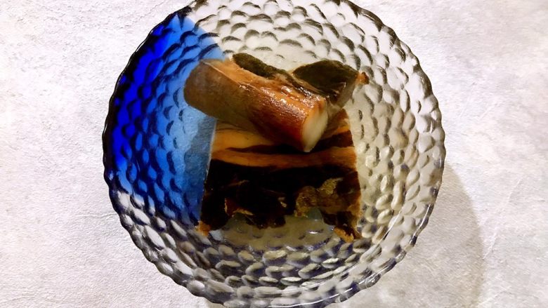 火树银花~火腿酱肉豆干蒸鸡蛋,酱肉稍微冲洗一下之后用适量温开水浸泡,备用