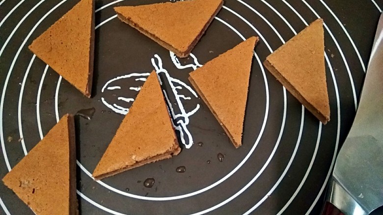 圣诞专款蛋糕――拉普兰德,切成自己需要的形状。