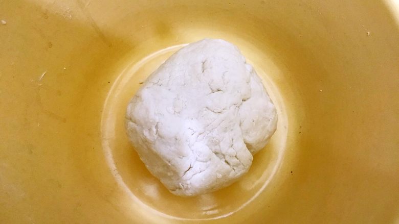 魏兄最喜欢吃的面疙瘩汤系列の五彩,然后揉成一个不粘手的面团,备用