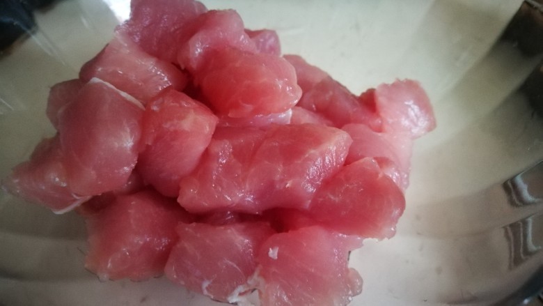 百变水果+菠萝咕咾肉,里脊肉切小块儿
