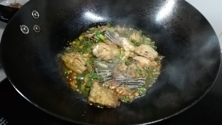 豆豉鱼,水收干,起锅