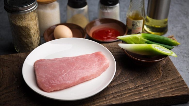 糖醋里脊,主要材料备齐;