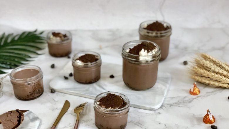 低脂低卡可可绵密奶冻 改良版意式Panna Cotta,这个方子可以制作90g 5-6个,我翻了3倍,只做了4杯125ml和2杯300ml的。大家可以算一下自己想要制作多少哦