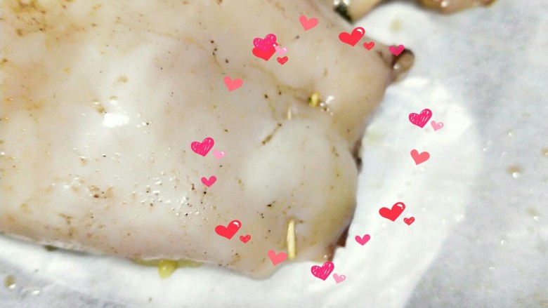 #鱿鱼与炒饭的新吃法#~咖喱鱿鱼包饭,装好炒饭后用牙签把口封住。