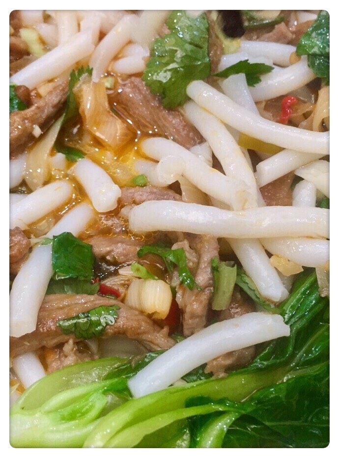 快手早餐~鱼香肉丝乌冬面,味道太棒了,早中晚餐都很合适