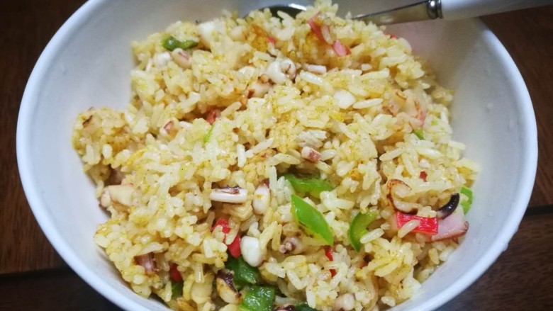 海鲜炒饭,出锅啦,一份美美的海鲜炒饭就完成了,