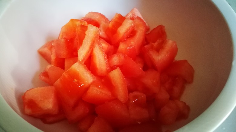 西式早餐~Bruschetta,切小丁 放入大碗中