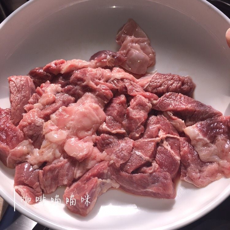 香辣牛肉条,滤干水分