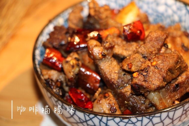 香辣牛肉条,今天的香辣牛肉条不知道合不合你的胃口呢？

喜欢吗？赶紧动手吧