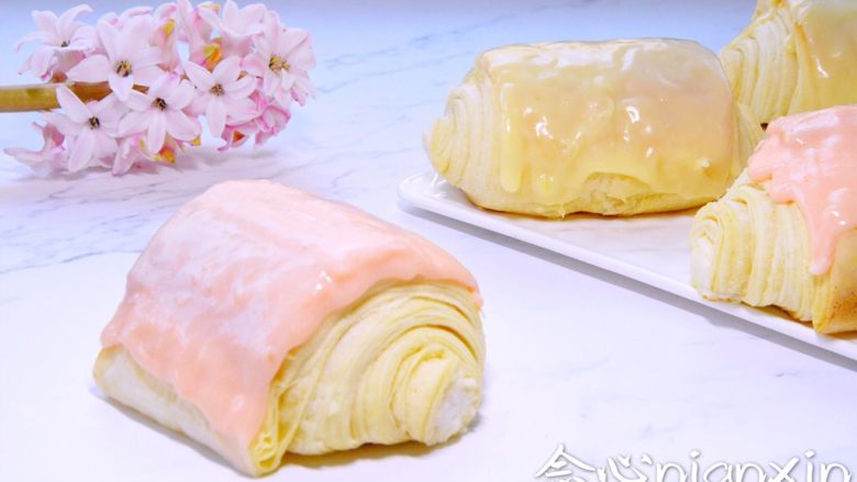 白富美跟粉小妹,粉嫩的颜色,特别清爽,看着更有食欲,裹了奶酪馅,口感也更丰富