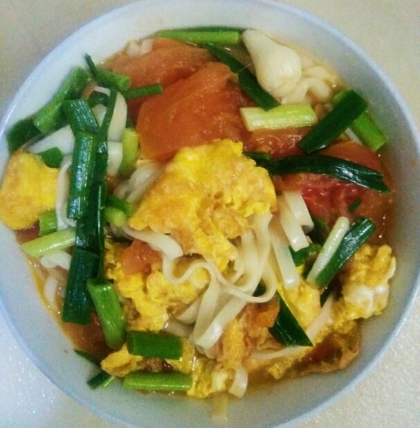 零失误―番茄鸡蛋面,关火,盛碗。汤汁浓厚,略带酸味,食欲大增。