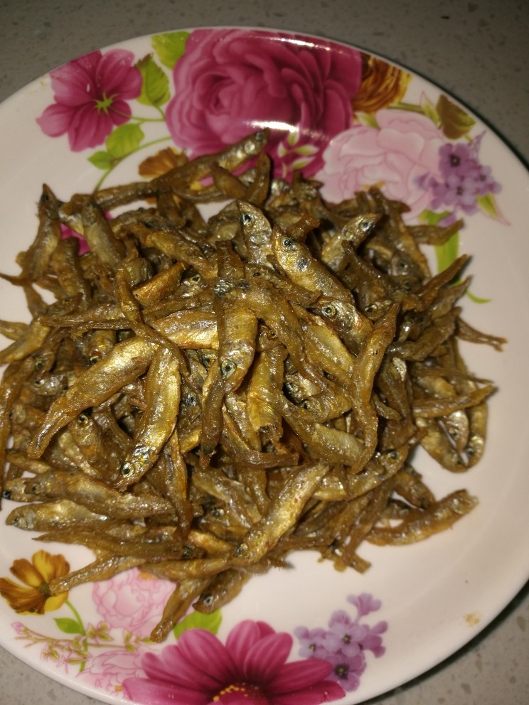 香辣剁椒下饭小鱼,准备好<a style='color:red;display:inline-block;' href='/shicai/ 7576'>小鱼干</a>,我是网上买的,有的菜市场也有