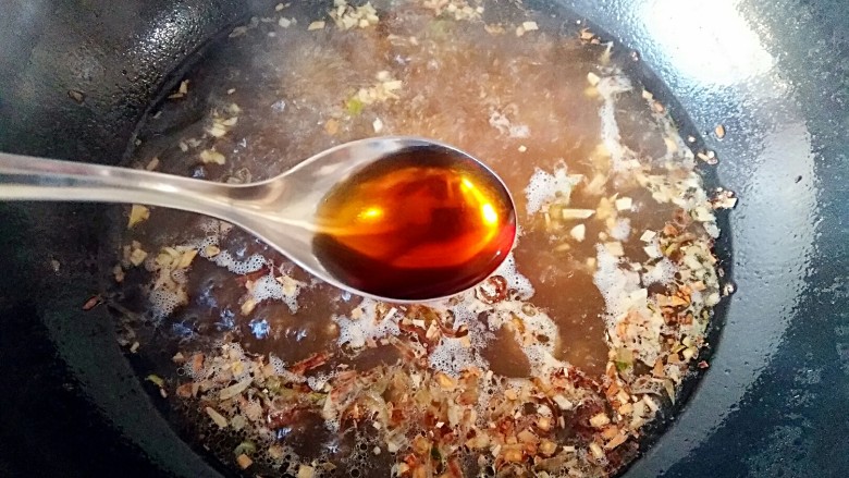 酸辣粉,2勺<a style='color:red;display:inline-block;' href='/shicai/ 768'>香醋</a>。我个人喜欢用<a style='color:red;display:inline-block;' href='/shicai/ 768'>香醋</a>，觉得<a style='color:red;display:inline-block;' href='/shicai/ 768'>香醋</a>酸香微甜，醋酸气味含蓄不刺鼻。