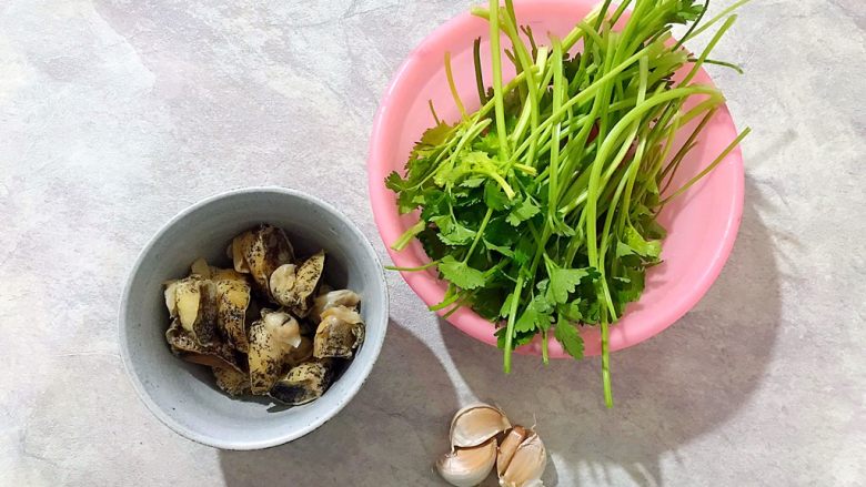 创意料理の香芹拌香螺,首先我们准备好所有食材