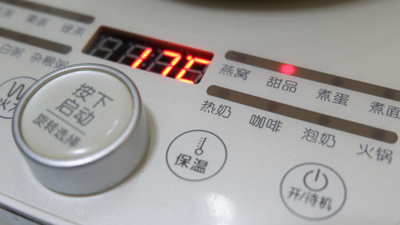 百变水果—鸭梨无花果美容糖水, 启动甜品键，煲40分钟
