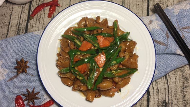 爆炒肥肠,美味就完成啦!
大家喜欢我的菜谱记得点赞和收藏哦!欢迎评论留下您的宝贵意见!
谢谢啦!