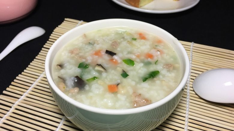香菇瘦肉粥,美味就完成啦!
大家喜欢我的菜谱记得点赞和收藏哦!欢迎评论留下您的宝贵意见!
谢谢啦!
