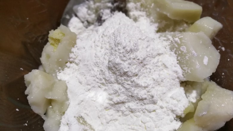 竽芝小甜饼,放入玉米淀粉,