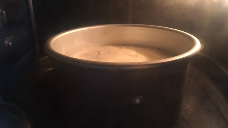 戚风淋面生日蛋糕,烤箱预热150度,烤约35分钟