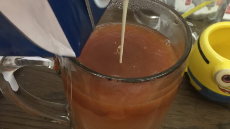 奶茶小盆栽,再加少许淡奶油,更香更丝滑。