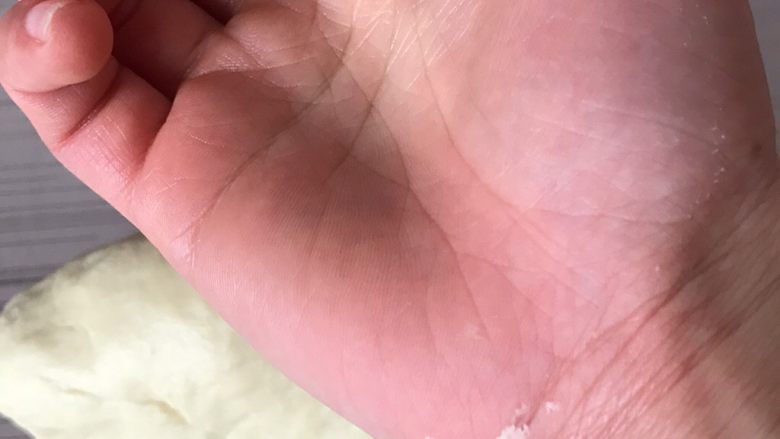 布里欧修皇冠吐司,面包机揉面到一半,面包机罢工,我又用手揉的