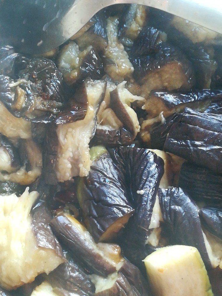 爆炒茄子,最后放点鲜味酱油 就即可😍