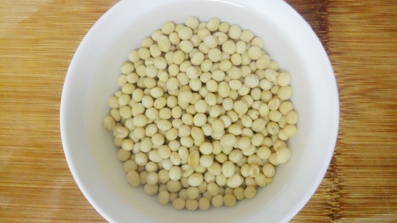 黄豆猪蹄,黄豆泡一下水