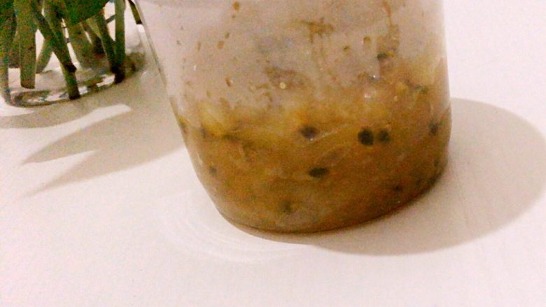 雪梨🍐百香果酱,冷却之后,就可以放到密封罐里了