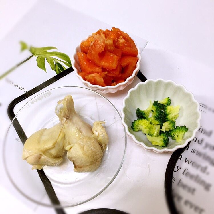 番茄鸡腿浓汤🍗,准备好待用