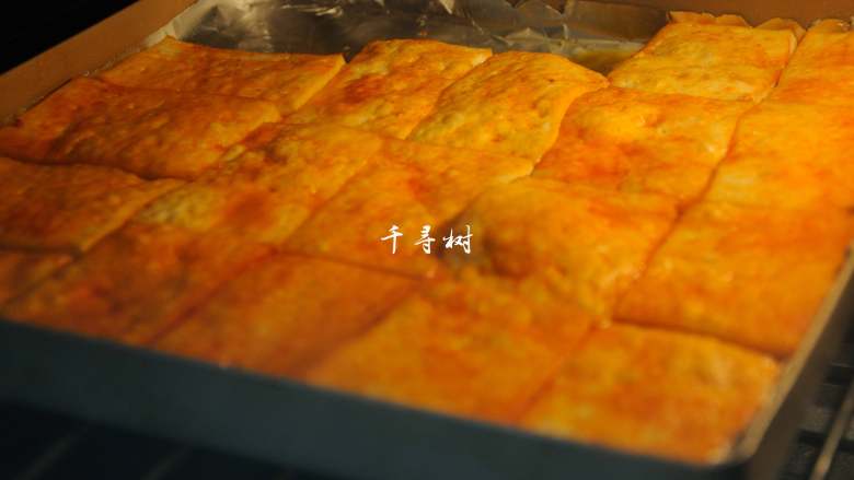 新奥尔良烤豆腐,不止鸡翅和汉堡能这么做,豆腐的创意新吃法,烤到20分钟时候豆腐变胖了,而且都在轻快的跳动。