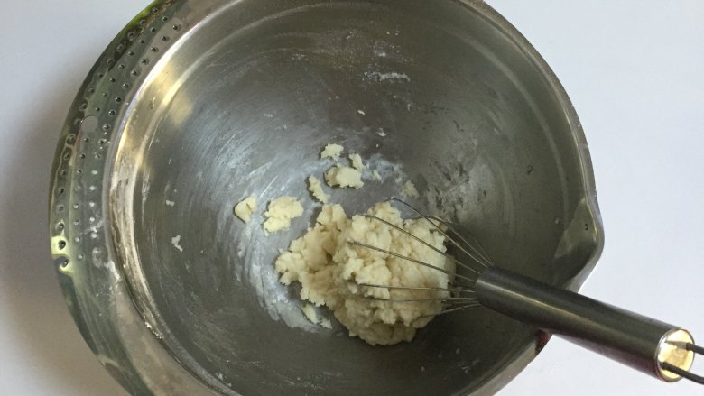 咕咕霍夫戚风蛋糕 ,拌至没有干粉,不要过度搅拌,以免起筋
