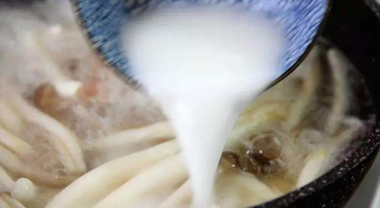 汤清味美的双菇豆腐火腿汤,孩子喝上一大碗,一天营养就够了!,水淀粉勾芡